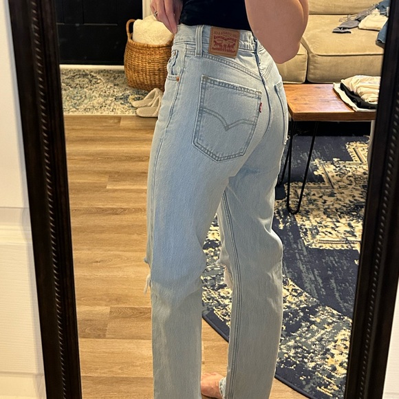 Levi Low-Pro Straight Leg Jeans- Size 24 - Picture 3 of 9